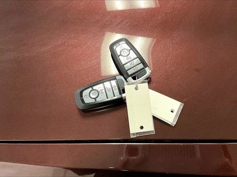 Certified 2020 Ford Explorer Platinum w/ Premium Technology Package image 9