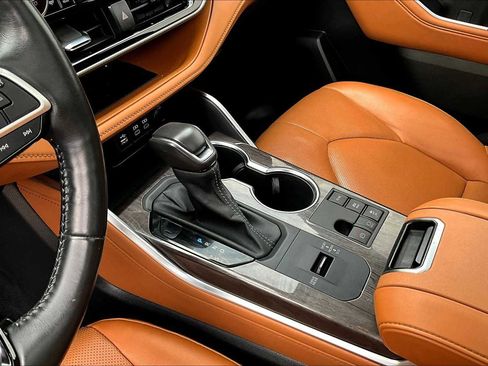 Used 2023 Toyota Highlander Platinum image 17