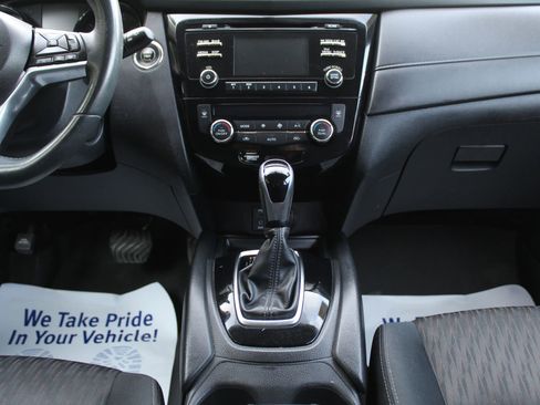 Used 2017 Nissan Rogue SV AWD/4WD image 22