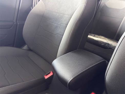 New 2026 Volkswagen Taos SE image 23