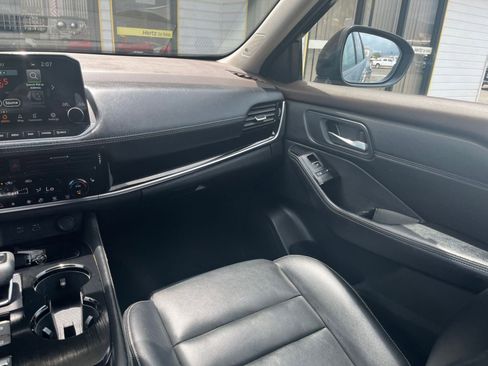 Used 2023 Nissan Rogue SL w/ SL Premium Package image 35