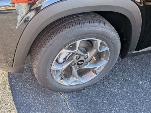 New 2026 Chevrolet Trax LT w/ Driver Confidence Package image 11