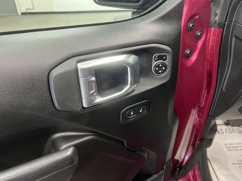 Used 2024 Jeep Wrangler Unlimited Rubicon w/ Safety Group image 15