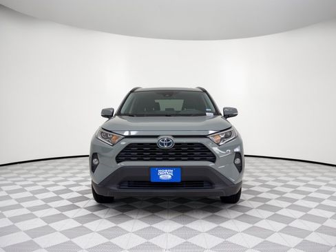 Used 2021 Toyota RAV4 XLE w/ Convenience Package AWD/4WD image 4