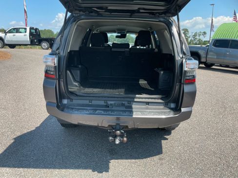 Used 2020 Toyota 4Runner SR5 AWD/4WD image 23