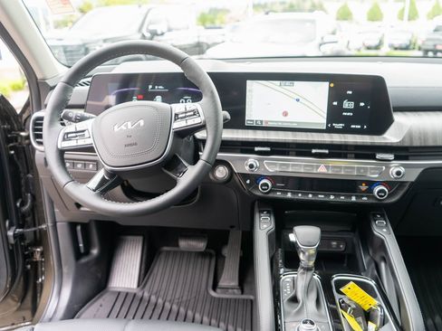Used 2025 Kia Telluride EX image 15