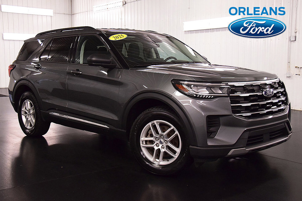 Used 2025 Ford Explorer Active AWD/4WD image 1