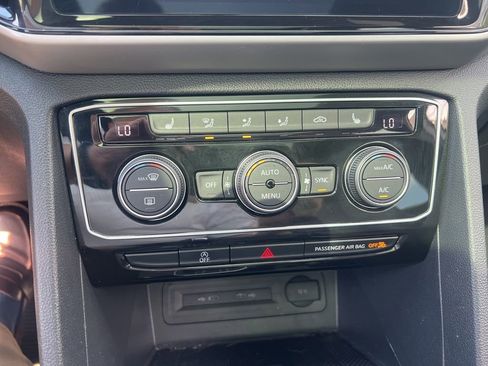 Certified 2023 Volkswagen Atlas Cross Sport SE w/ Panoramic Sunroof Package AWD/4WD image 17