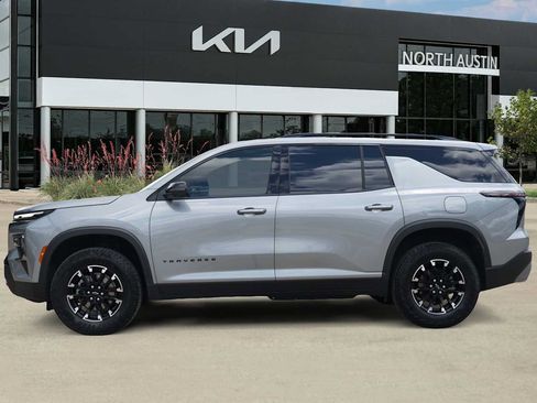 Used 2024 Chevrolet Traverse Z71 AWD/4WD image 3