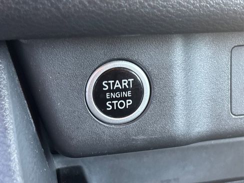 Used 2023 Nissan Rogue S image 29