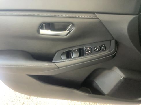 Used 2025 Nissan Sentra SV FWD image 8
