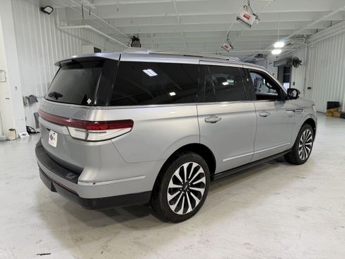 Used 2023 Lincoln Navigator Reserve image 5
