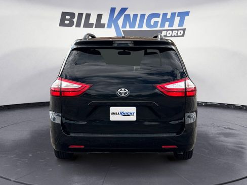Used 2015 Toyota Sienna XLE FWD image 4