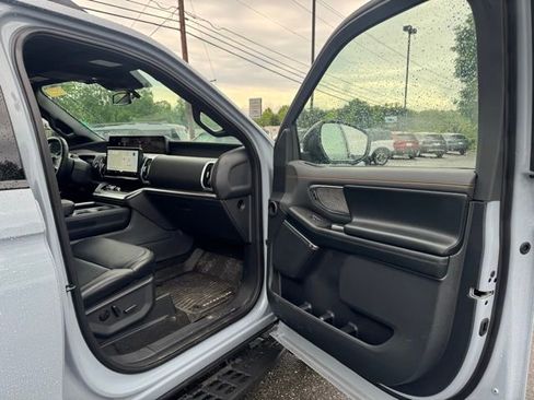 Used 2025 Ford Expedition Tremor AWD/4WD image 19