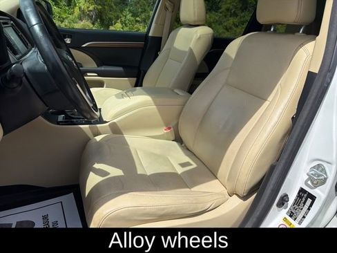 Used 2017 Toyota Highlander Limited image 23