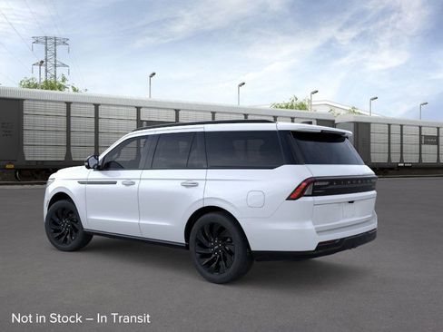 New 2026 Lincoln Navigator Reserve w/ Jet Appearance Package AWD/4WD image 4