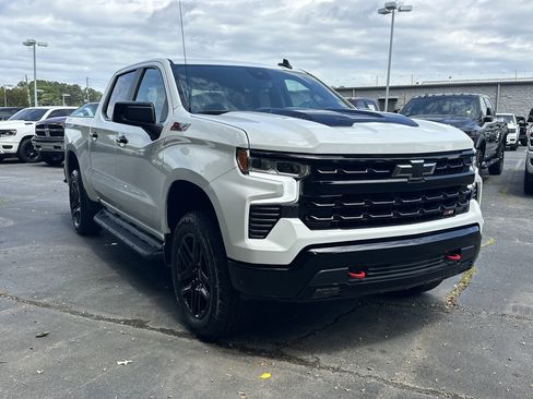 Used 2025 Chevrolet Silverado 1500 LT Trail Boss w/ Convenience Package II AWD/4WD image 2