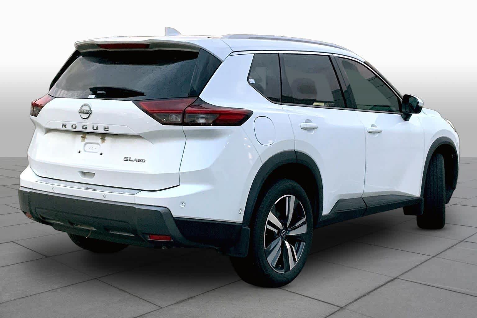 Used 2024 Nissan Rogue SL AWD/4WD image 12