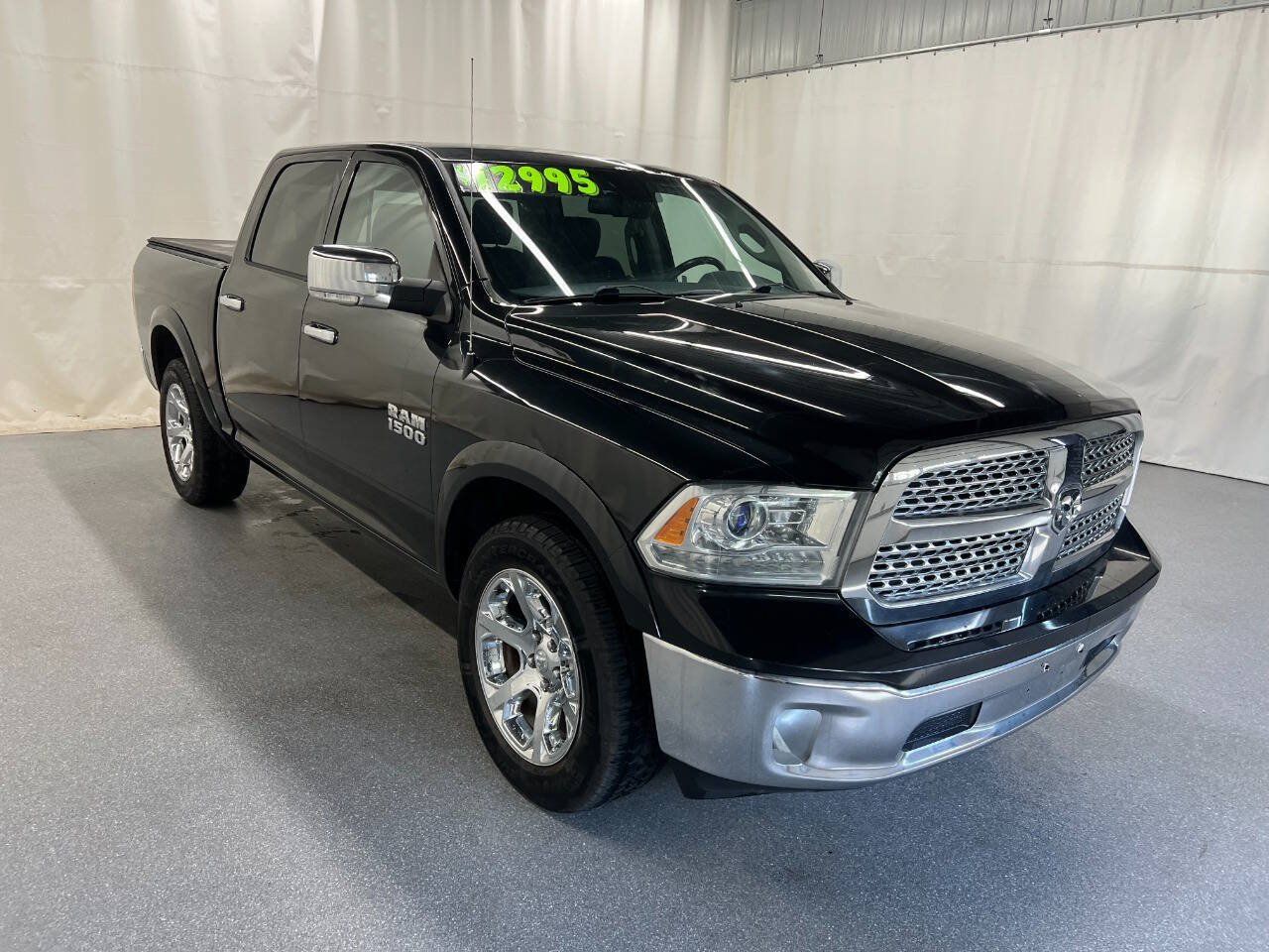 Used 2016 RAM 1500 Laramie w/ Convenience Group AWD/4WD image 3