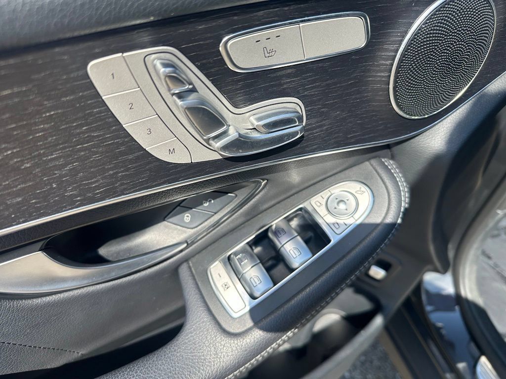 Used 2022 Mercedes-Benz GLC 300 4MATIC image 15