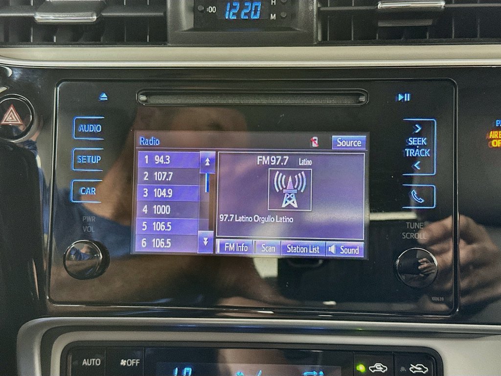 Used 2018 Toyota Corolla LE FWD image 17