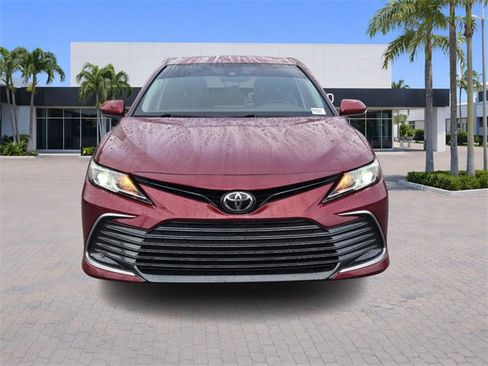Used 2021 Toyota Camry LE image 2