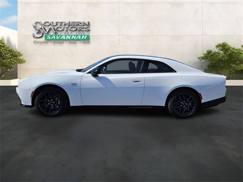 New 2024 Dodge Charger R/T w/ Plus Group image 2