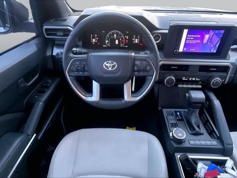 Used 2025 Toyota 4Runner SR5 AWD/4WD image 6