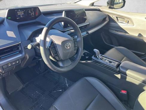 Used 2025 Toyota Prius XLE image 9