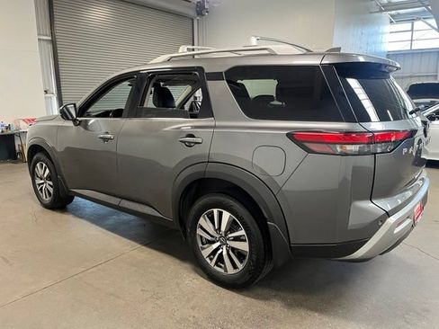 Used 2022 Nissan Pathfinder SL AWD/4WD image 5