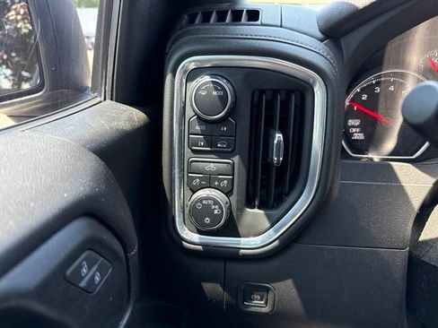 Used 2022 Chevrolet Silverado 1500 LT AWD/4WD image 16