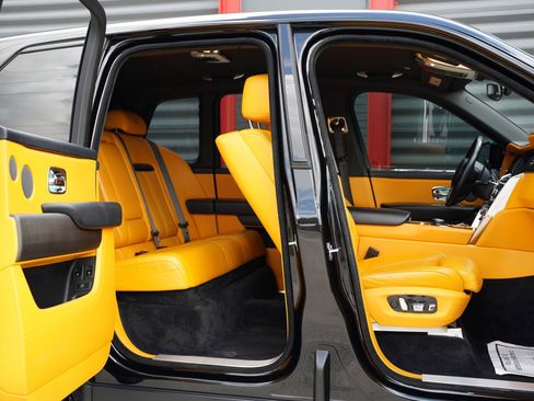 Used 2021 Rolls-Royce Cullinan Base image 3