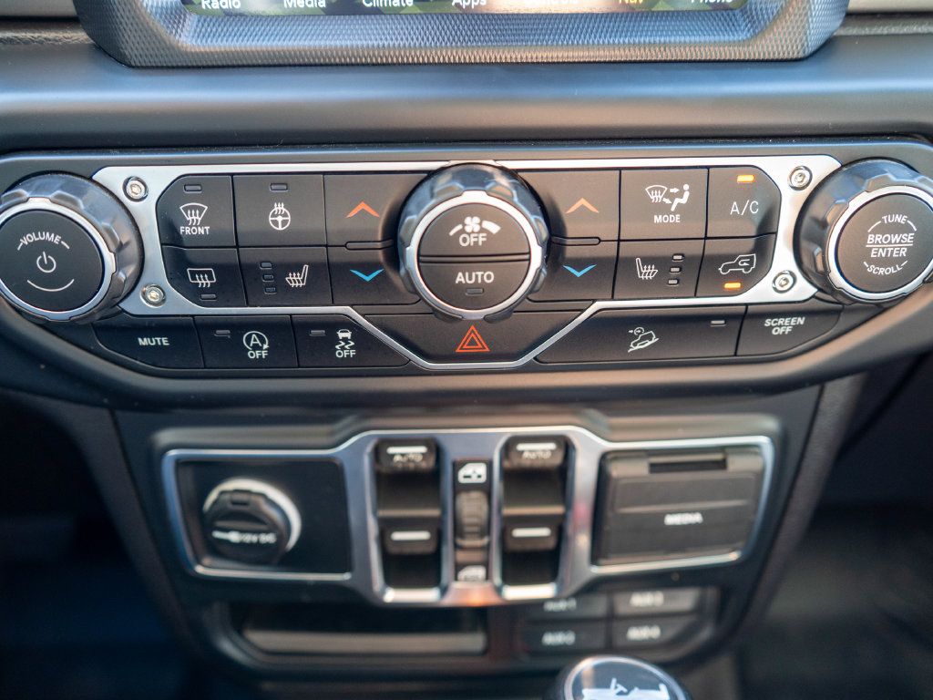 Used 2018 Jeep Wrangler Unlimited Sahara AWD/4WD image 23