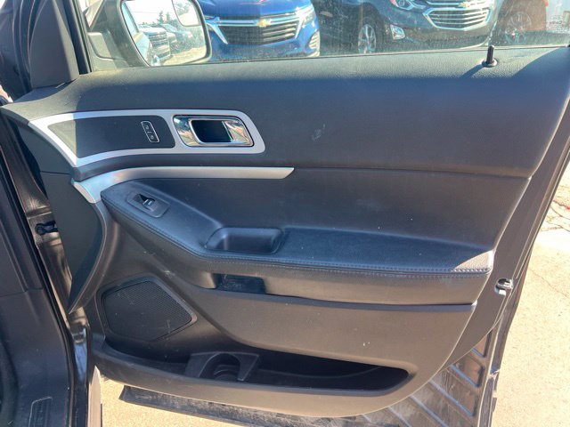 Used 2014 Ford Explorer XLT w/ Equipment Group 202A FWD image 10