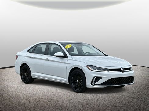 Used 2025 Volkswagen Jetta SE image 7