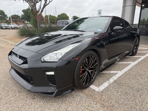 Used 2020 Nissan GT-R Premium w/ Premium Interior Package image 4