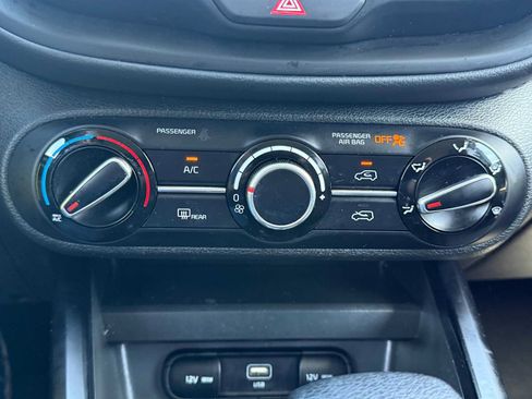 Used 2025 Kia Soul LX w/ LX Technology Package FWD image 24