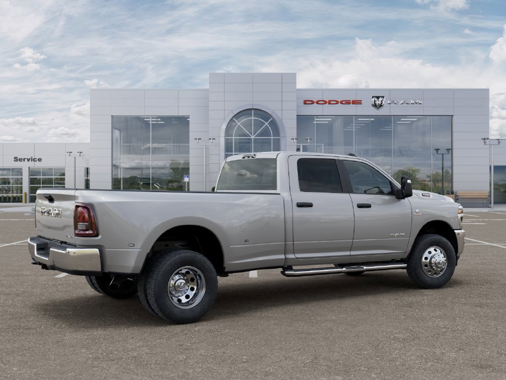 New 2027 RAM 3500 Big Horn AWD/4WD image 4