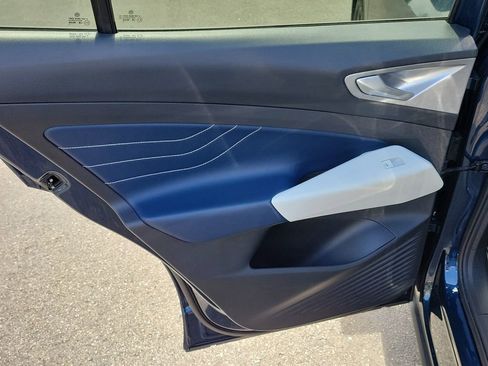 Used 2023 Volkswagen ID.4 S image 9