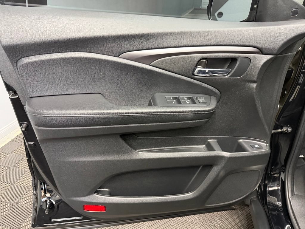Used 2022 Honda Pilot Sport image 36