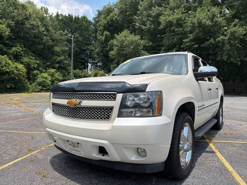 Used 2012 Chevrolet Avalanche LTZ RWD image 1