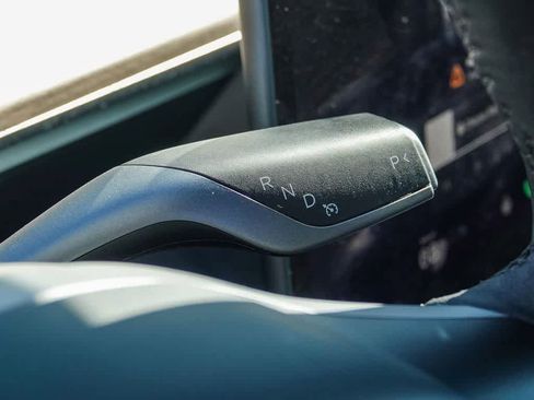 Used 2022 Tesla Model Y Long Range image 17