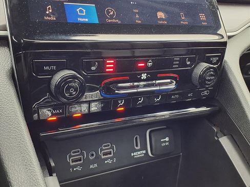 Used 2024 Jeep Grand Cherokee Limited 4xe image 5