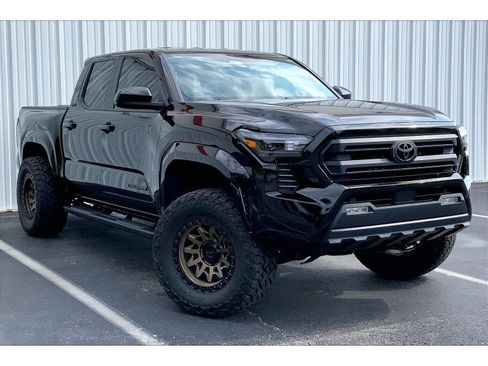 Used 2024 Toyota Tacoma SR5 AWD/4WD image 2