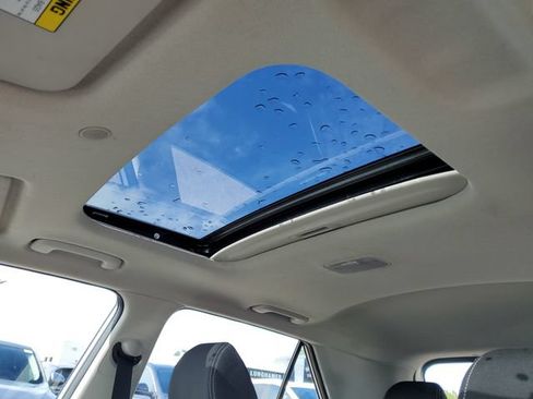 Used 2026 Hyundai Venue SEL FWD image 7