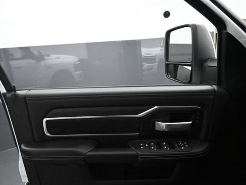 Used 2025 RAM 2500 Laramie AWD/4WD image 23