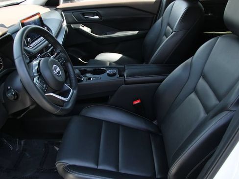 Certified 2023 Nissan Rogue SV w/ SV Premium B Package AWD/4WD image 16