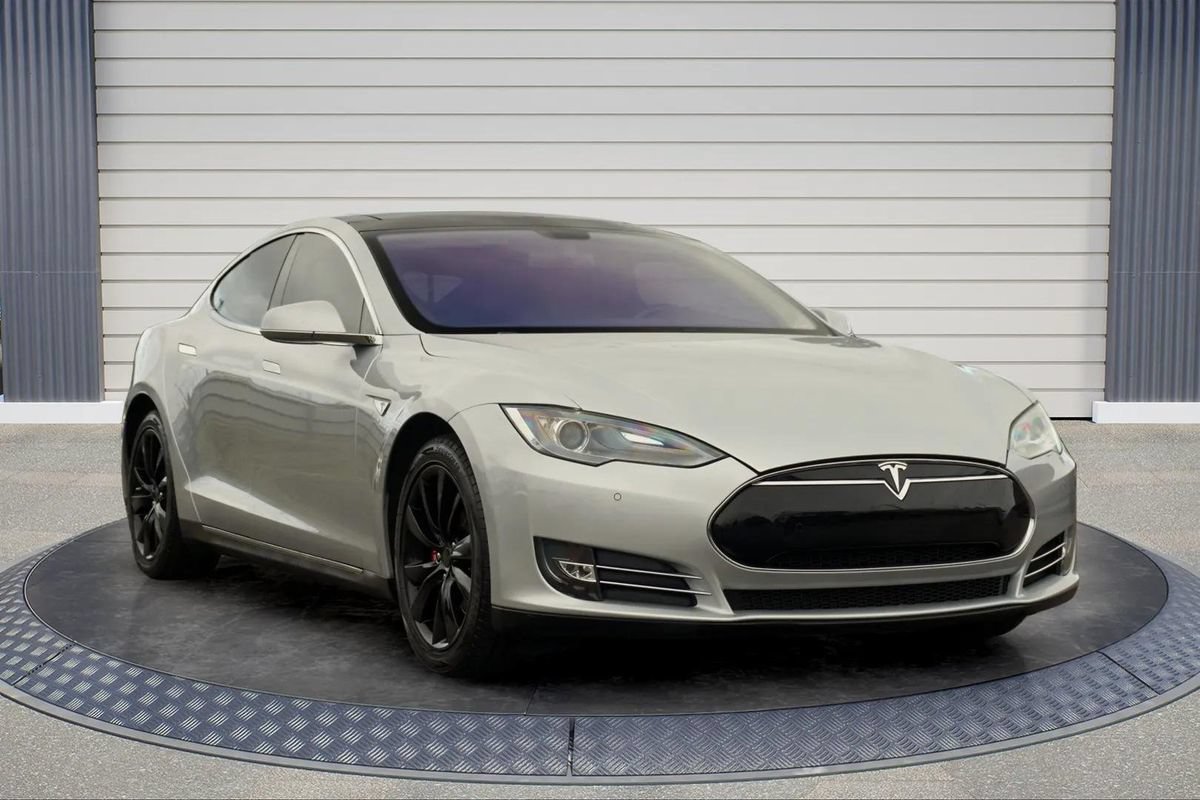Used 2013 Tesla Model S RWD image 1