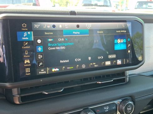 Used 2025 Jeep Wrangler Unlimited Sahara w/ Safety Group AWD/4WD image 16