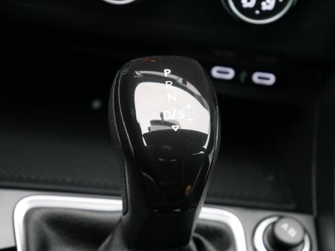 Used 2022 Volkswagen Jetta Sport image 24